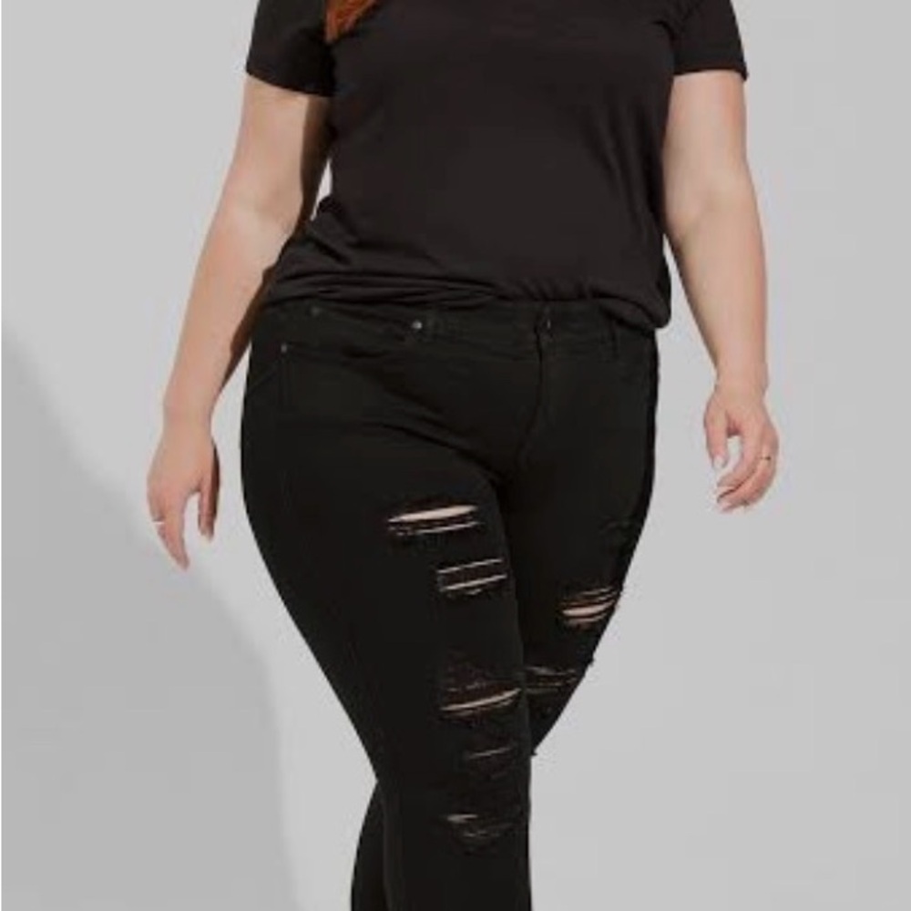 Torrid Bombshell Skinny Premium Stretch Destructed Jeans NWT Sz 30S